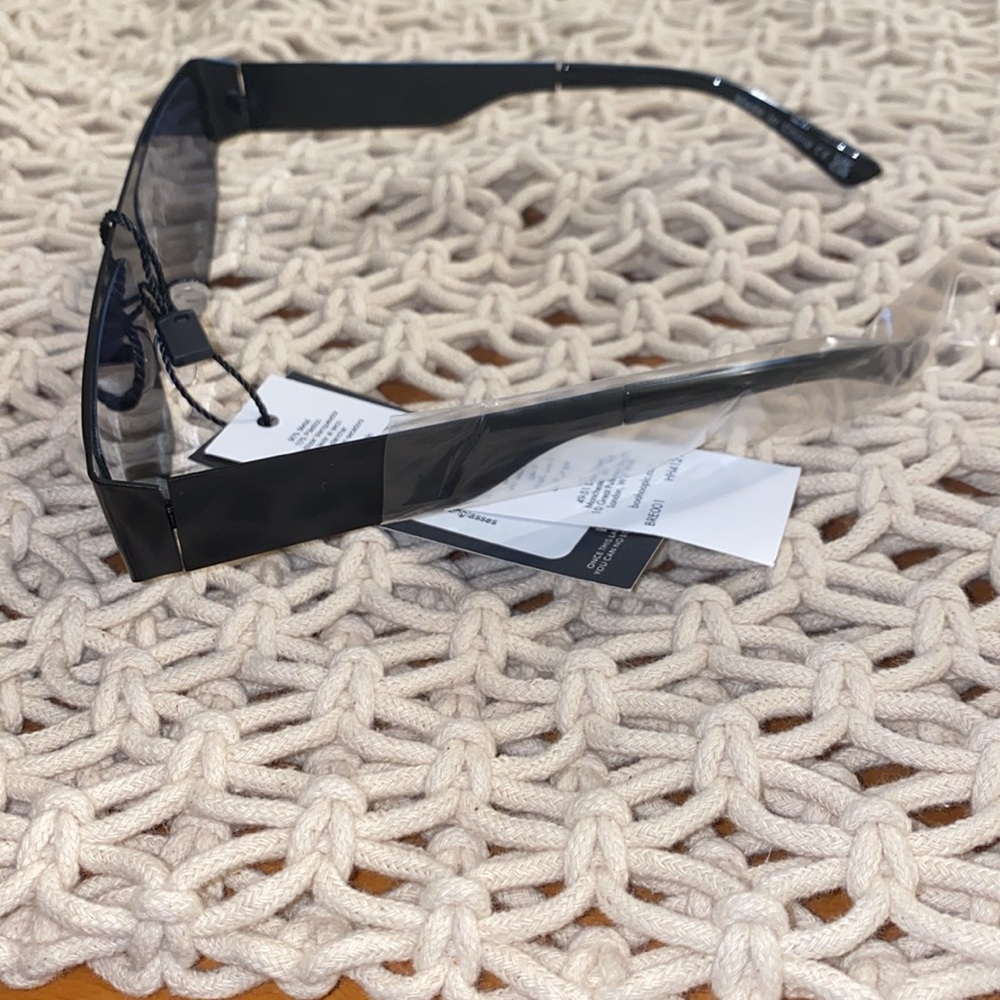 Pretty Little thing Black Matt Metal Frame Slim Visor Sunglasses NWT - Picture 4 of 6